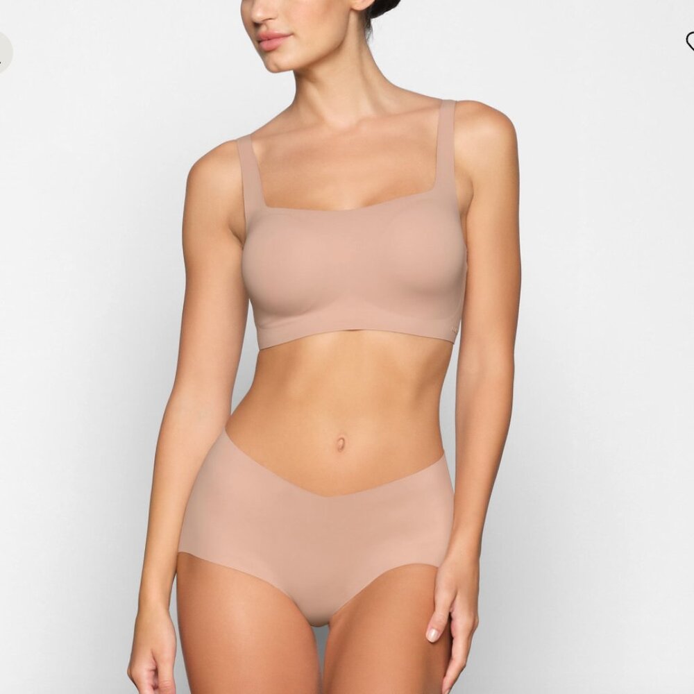 SKIMS NAKED SCOOP BRA IN CLAY SIZE M-DD